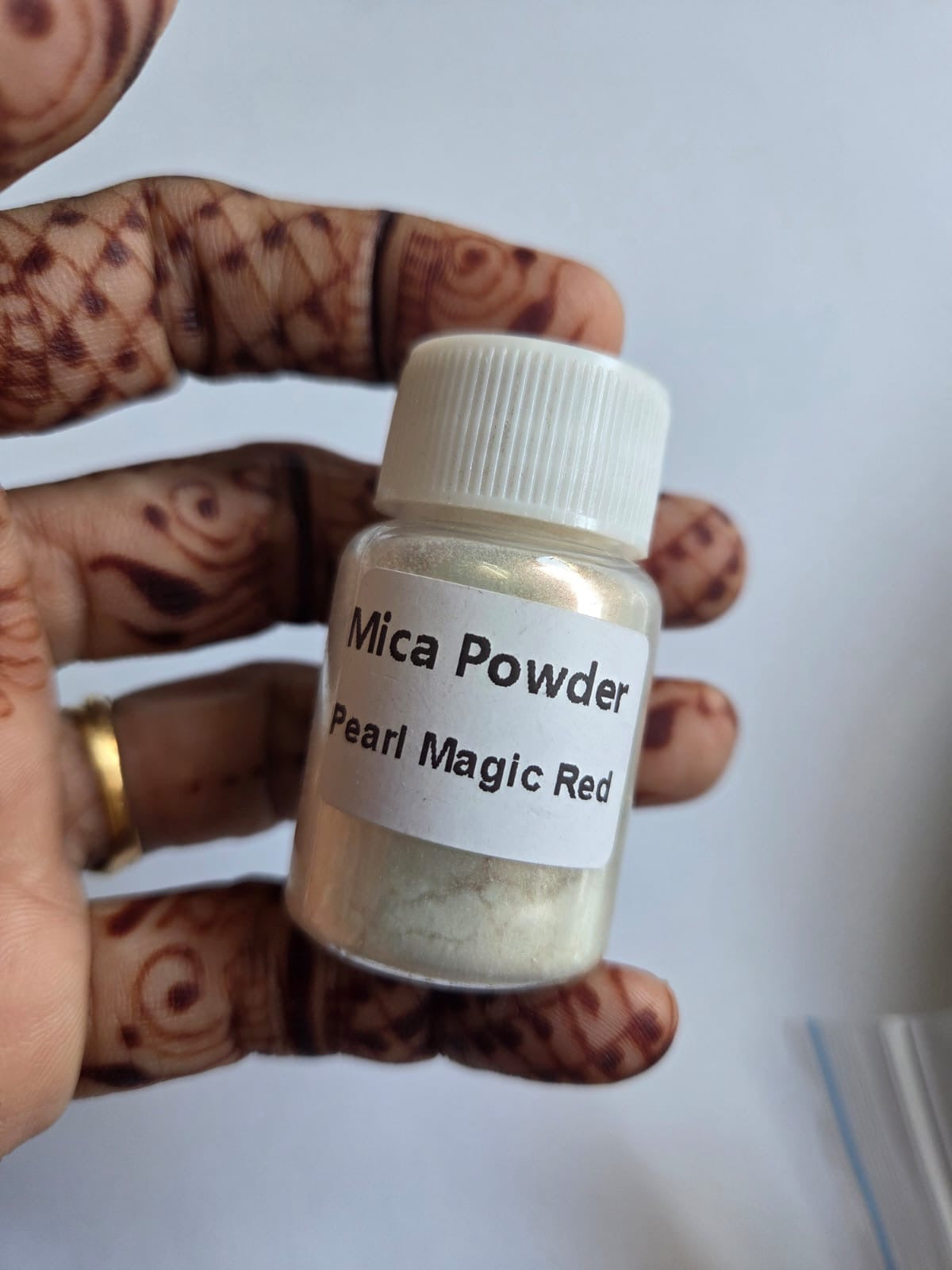 Dual shade Red white Pearl mica powder