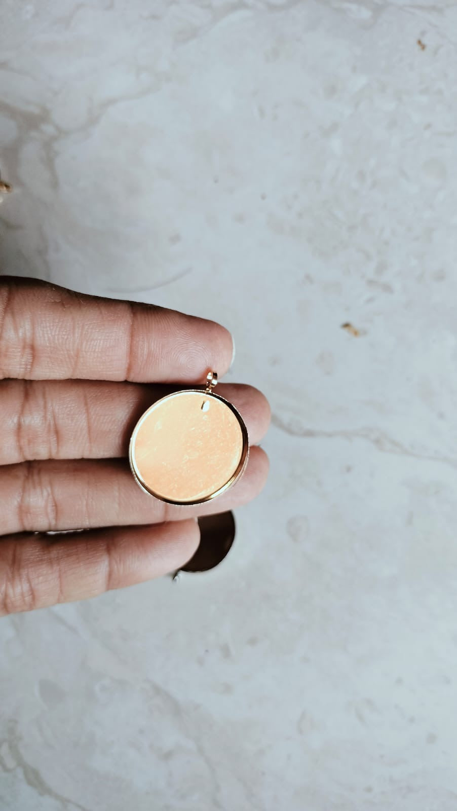 Round pendent bezel