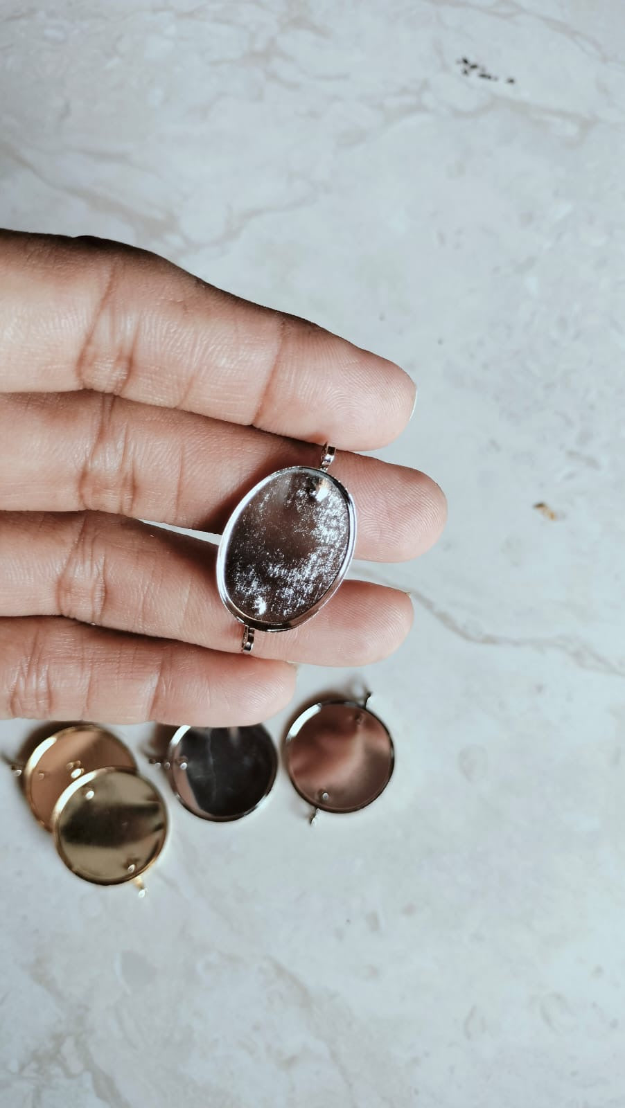 Oval rakhi  bezel