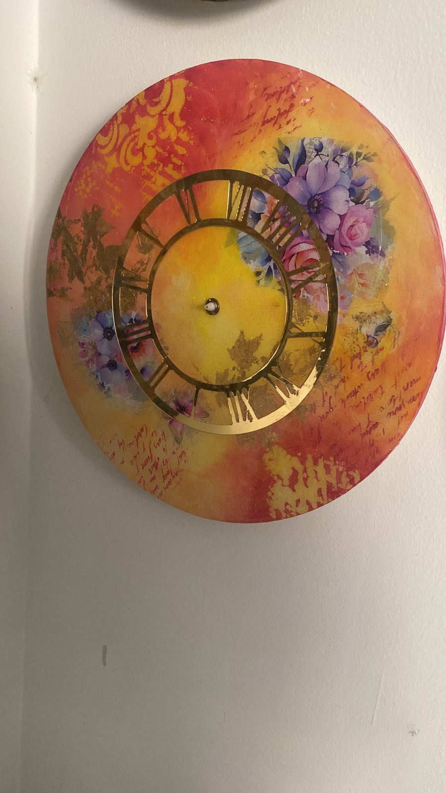 Vintage Floral Resin Wall Clock